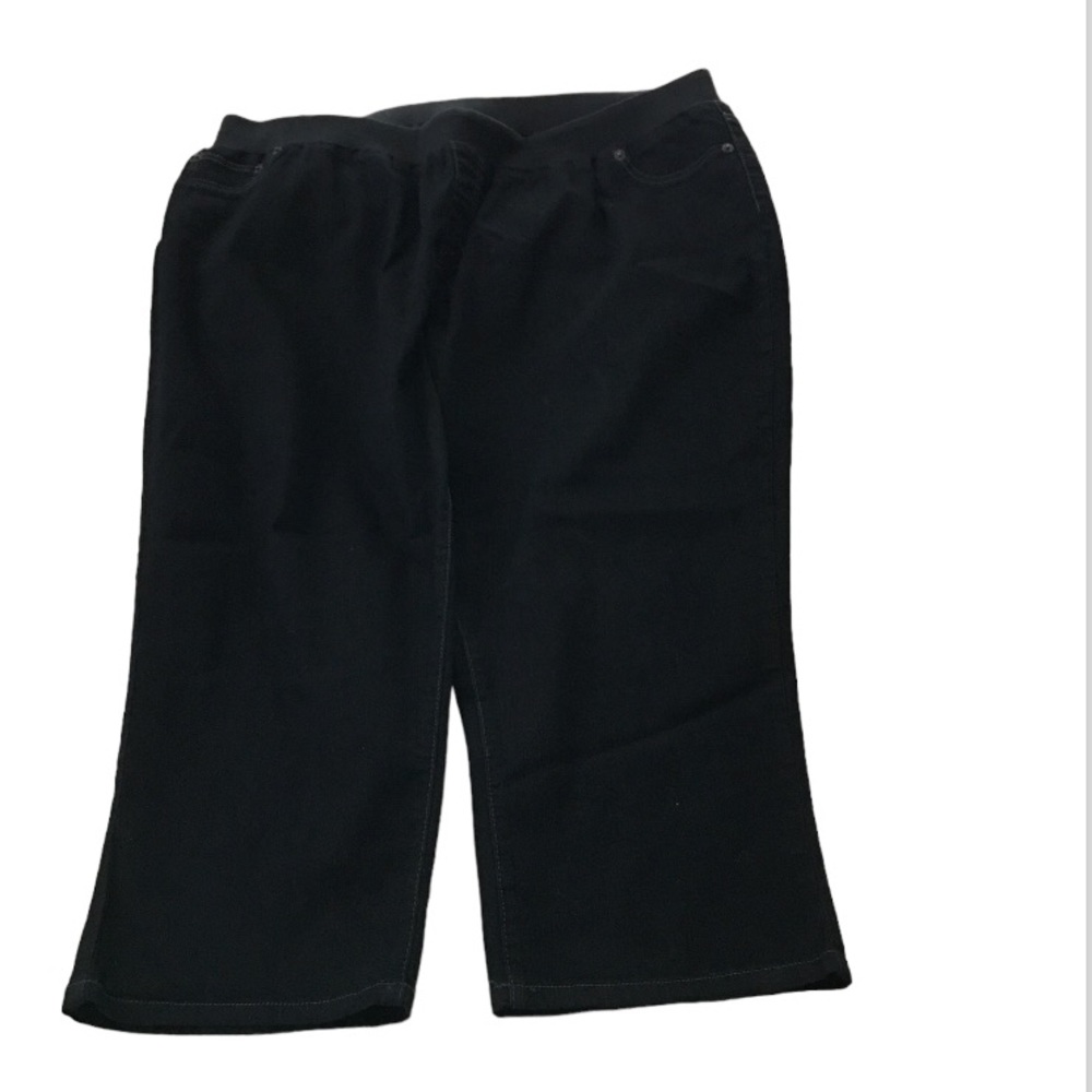 26-28W Black Petite Pull On Avenue Jeans